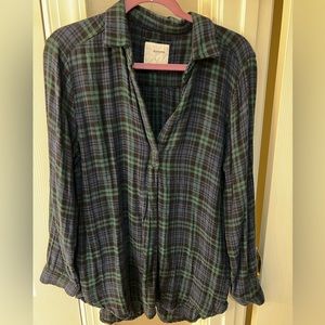 Sonoma Plaid v-neck collared tunic. Size L